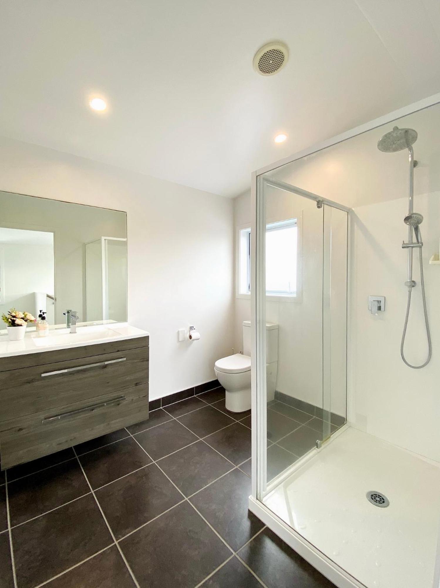 7Br 3Bh Beach Escape. 2 Min To Browns Bay Beach Auckland Luaran gambar