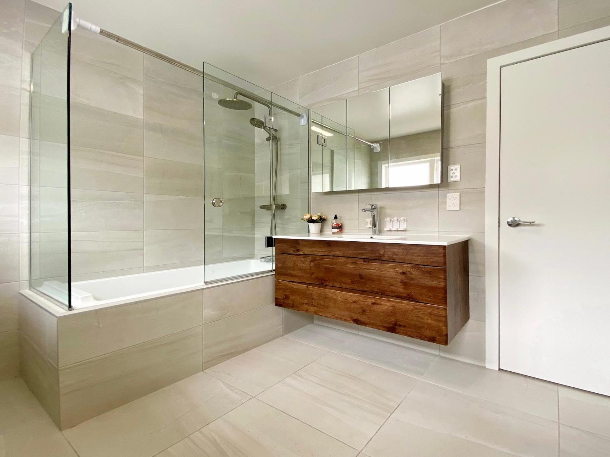 7Br 3Bh Beach Escape. 2 Min To Browns Bay Beach Auckland Luaran gambar