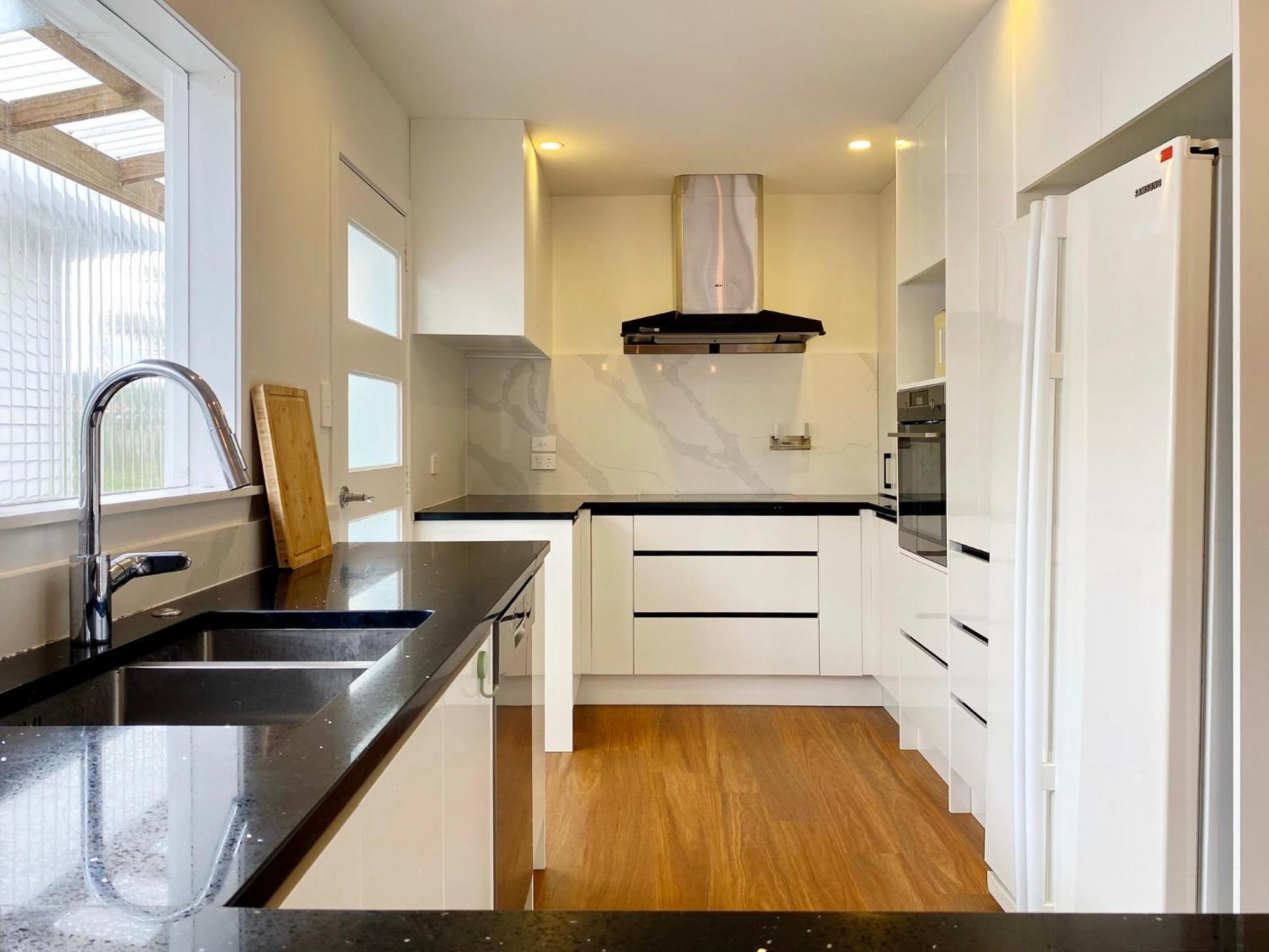 7Br 3Bh Beach Escape. 2 Min To Browns Bay Beach Auckland Luaran gambar